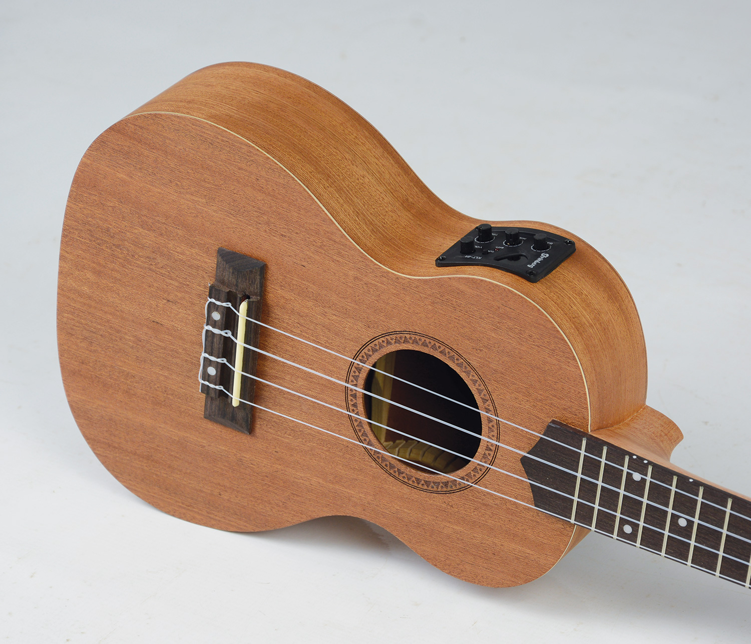 Ukulele Strinberg Concert Eletrico UK06CE MGS Fosco Com Capa 11535
