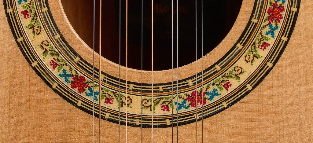 viola-virtuoso-classica-rv230-detalhe-mosaico.webp