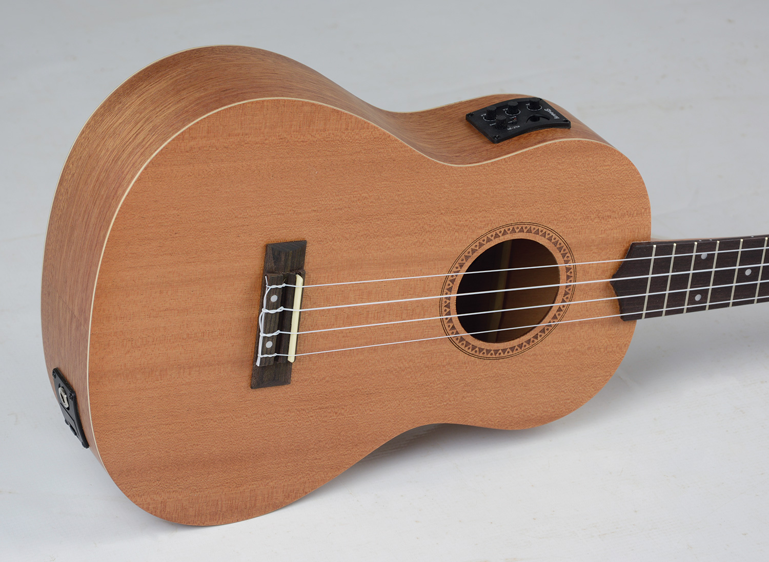 Ukulele Strinberg UK06BE MGS Fosco Com Capa